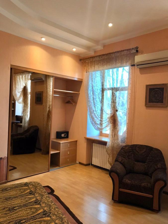 Mini-Hotel In The Very Heart Of Odessa Екстериор снимка